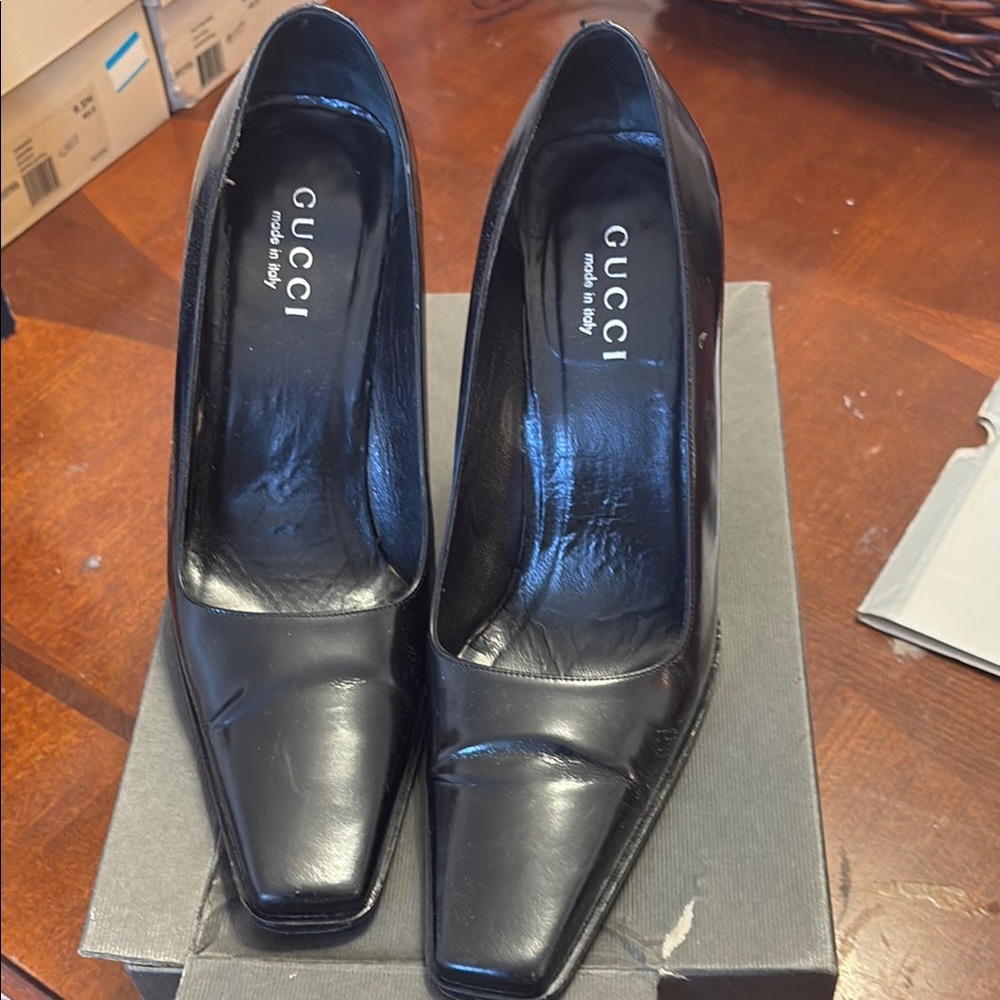 Gucci Women's Black Leather Pumps